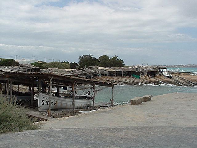 Shelters for fishing-boats - Formentera, September 2000