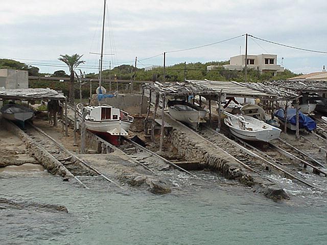 Ramp for fishing crafts - Formentera, September 2000